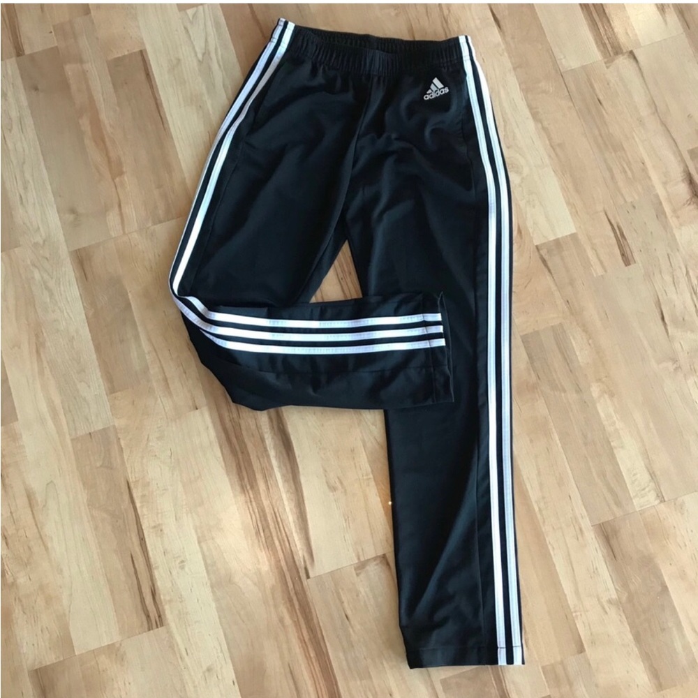 Addis’s pants